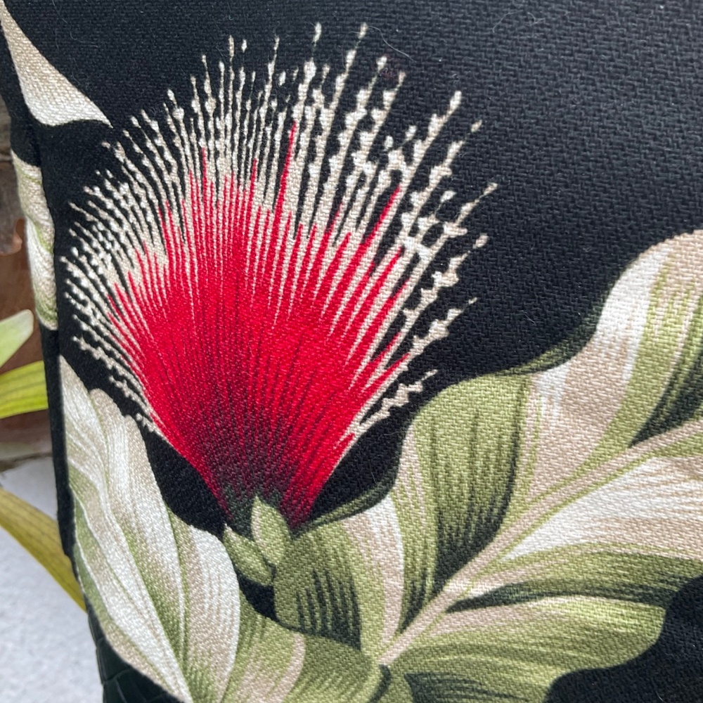 Lovely Lehua Blossom Purse - Picture 4 of 7